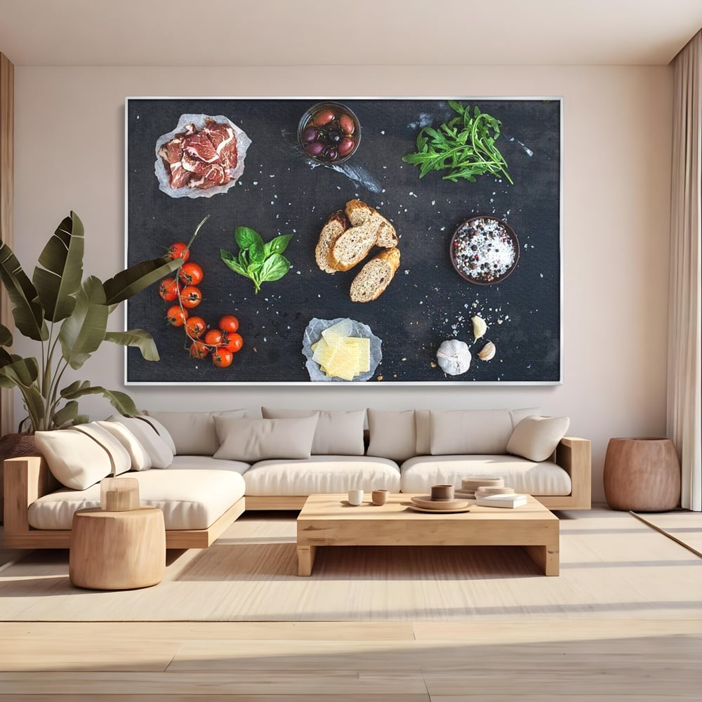 Tablou canvas cu natura moarta cu ingrediente italiene, in rama de aluminiu argintiu, pe perete intr-un living